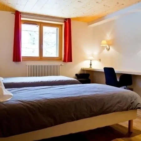Chalet House Chalet 200m² 8/ 10 Personnes 4 Chambres Moussoux